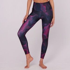 Onzie High Rise Legging in Boysenberry Print Size S/M